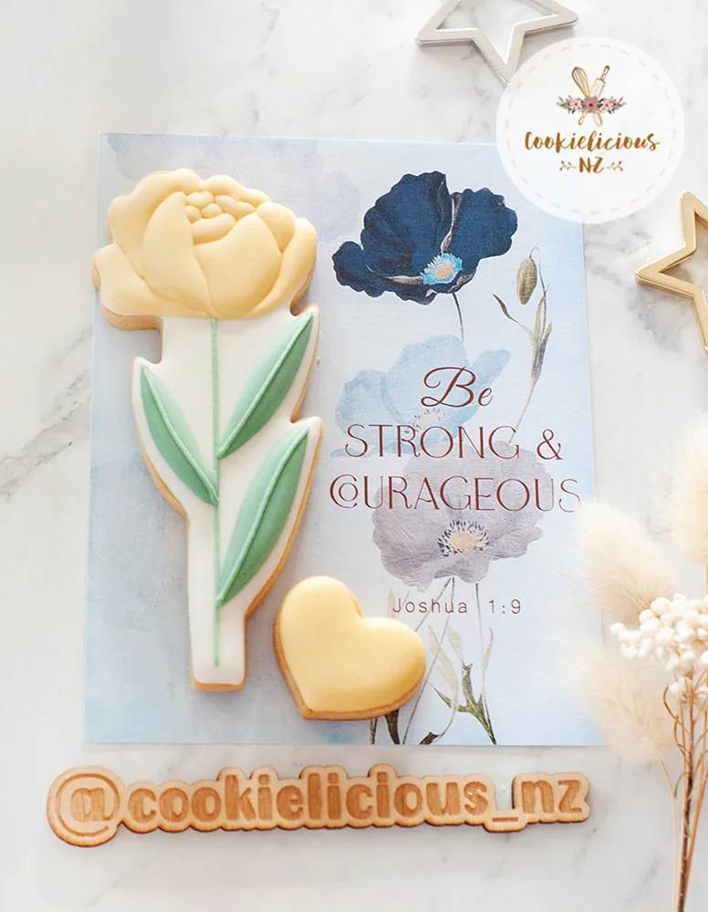 Be strong & Courageous - Scripture Cookie Card